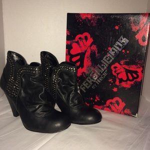 DONATED-🆕 Fergalicious Rivet & Cinch Black Booties-Sz 5.5